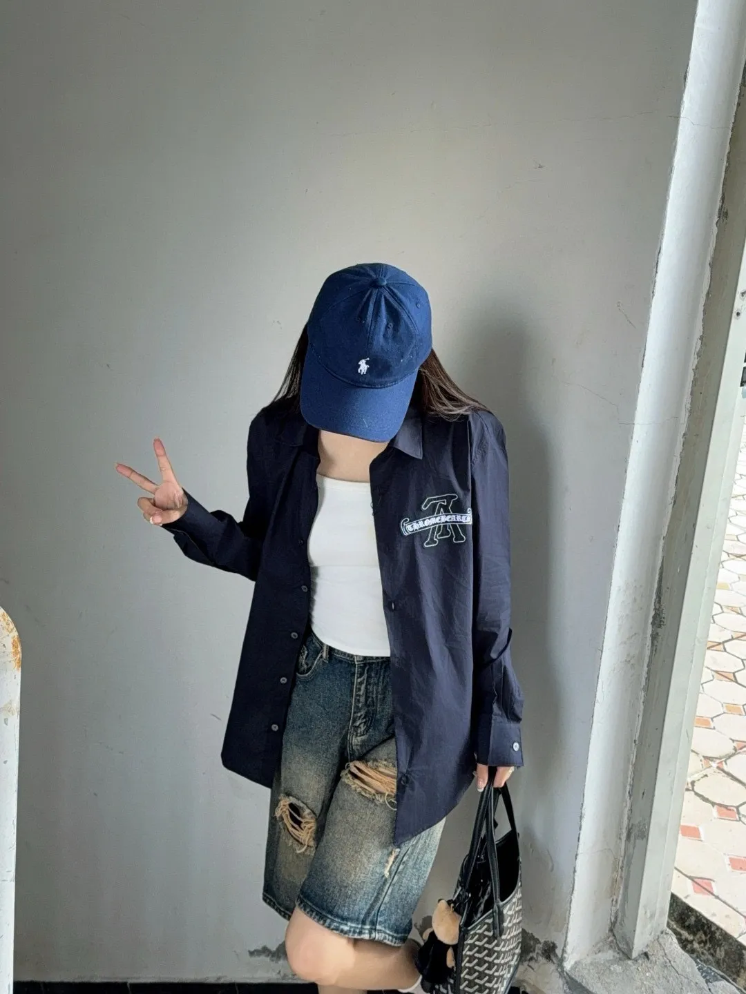 Louis Vuitton/ logo